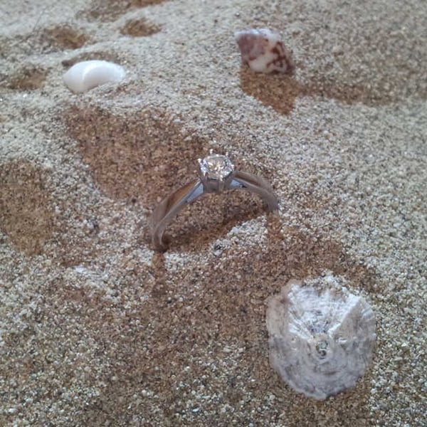 Zásnubní prsten s diamantem