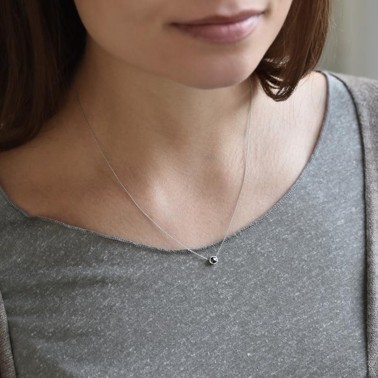 Zlatý náhrdelník bezel s černým diamantem 38524