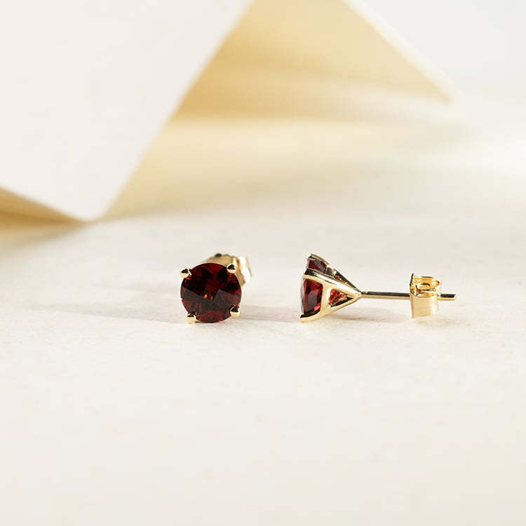 Zlaté napichovací náušnice s granáty Hulda 147521