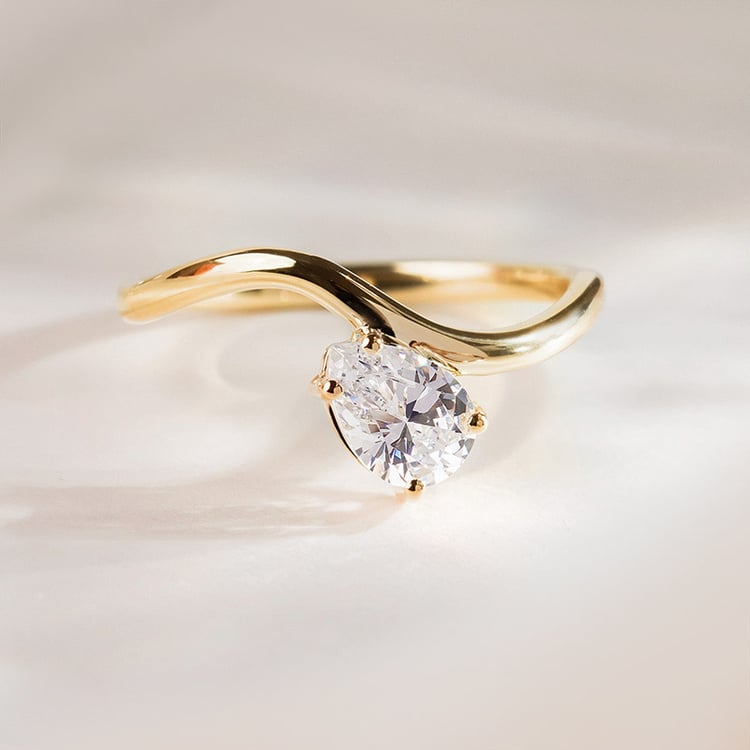 Zásnubní prsten s pear diamantem 154725