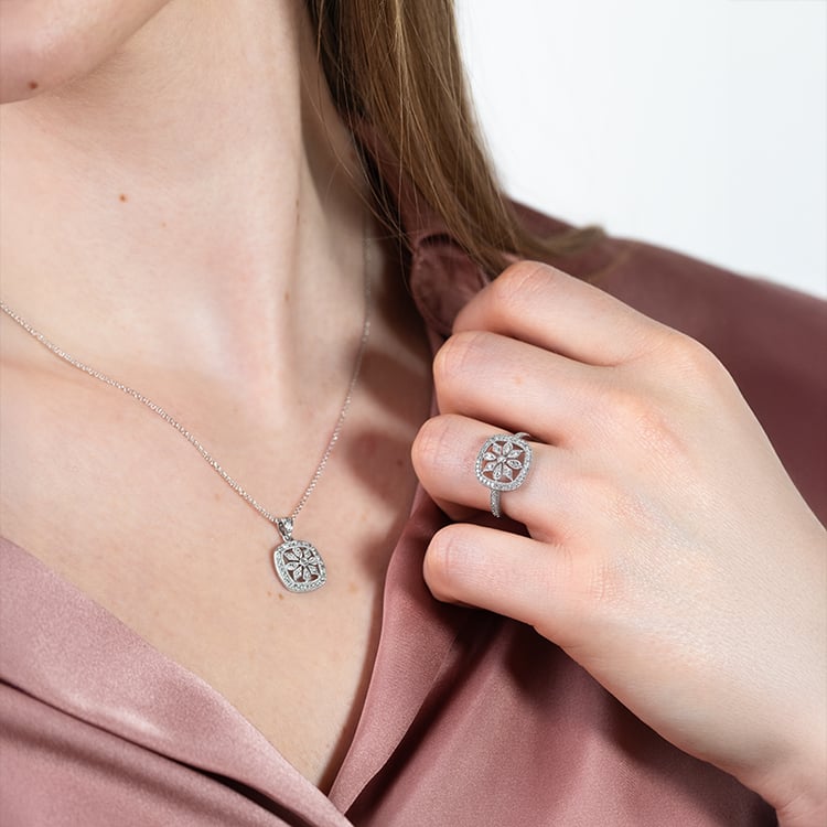 Zlatá kolekce šperků s diamantovými květy Verity 152115