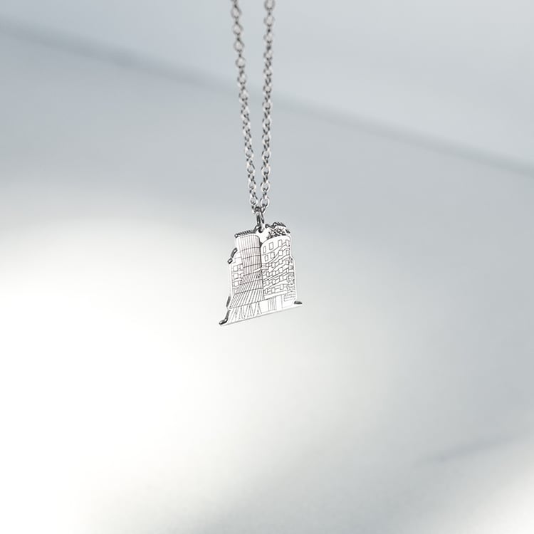 Personalizovaný stříbrný přívěsek Tančící dům 127736