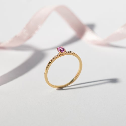 Zásnubní prsten s růžovým safírem a diamanty Terry