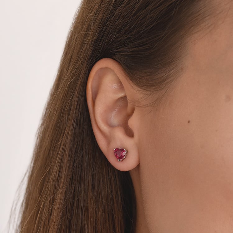 Rubínová srdíčka v stříbrných náušnicích 66322