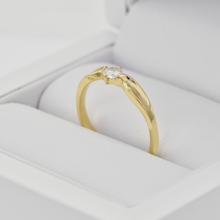 Prsten s diamantem 8710