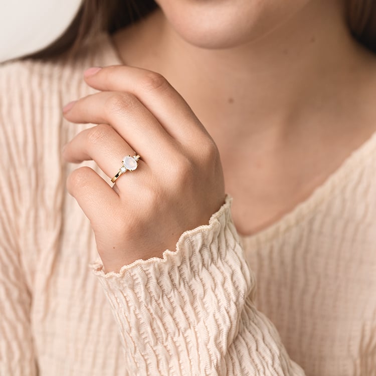 Zlatý prsten s měsíčním kamenem a moissanity Letty 155203