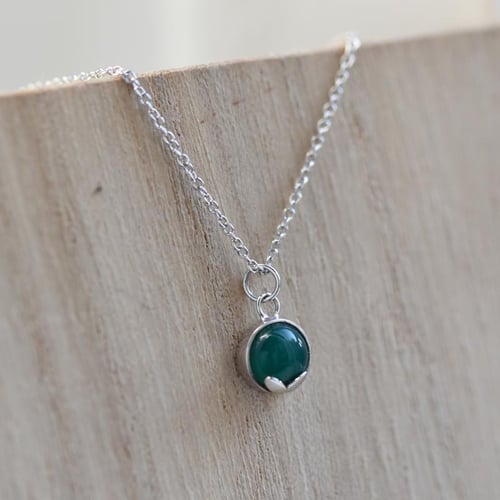 Zlatý přívěsek s cabochon onyxem Azalea