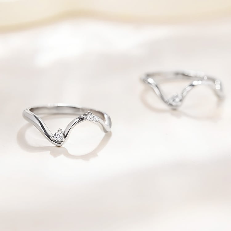 Originální vlnitý snubní prsten 155029