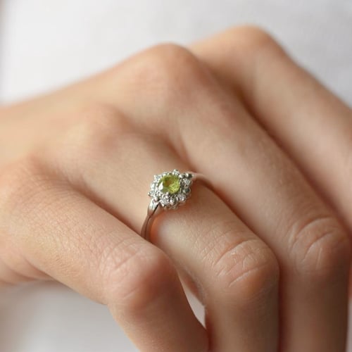 Zásnubní prsten s olivínem a diamanty Dylah