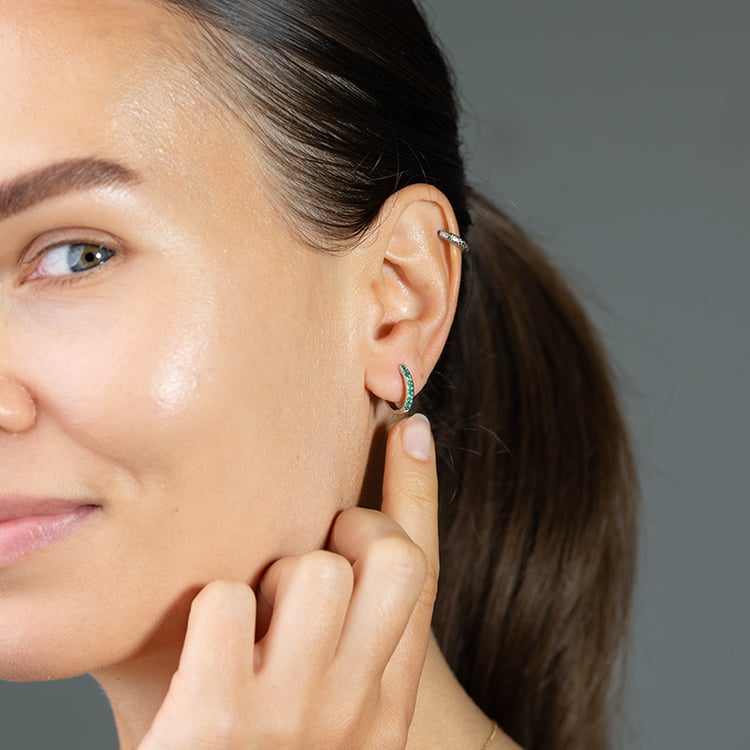 Elegantní kruhové náušnice se smaragdy Gomati 146167