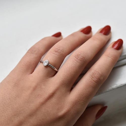 Zásnubní prsten s oválným diamantem Princeta