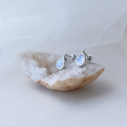 Zlaté náušnice s pear měsíčními kameny a diamanty se šroubovacím zapínáním Vendie