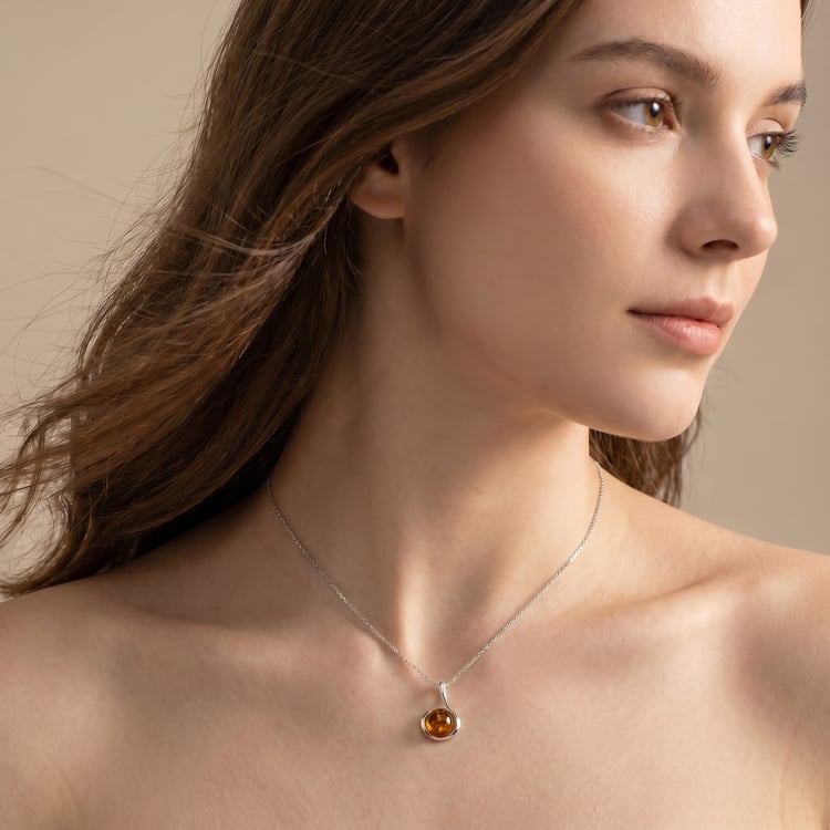 Stříbrný přívěsek s jantarem Lela 166749