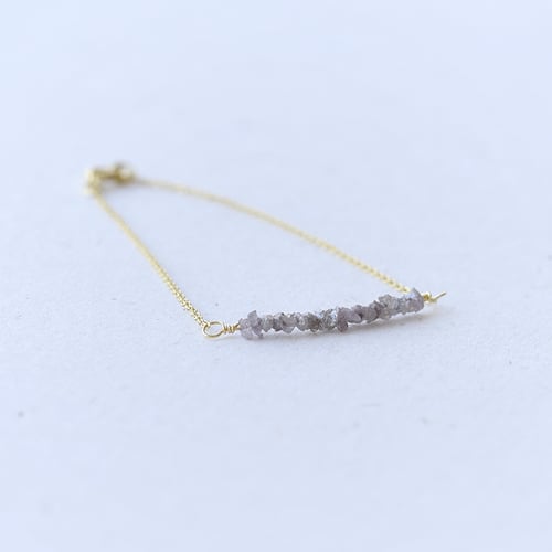 Zlatý náramek s růžovými nebroušenými diamanty Benaty