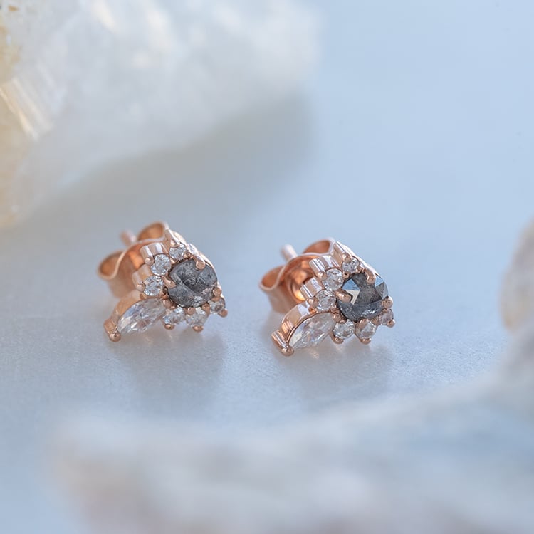 Náušnice se salt and pepper diamanty a moissanity Kruno 97079