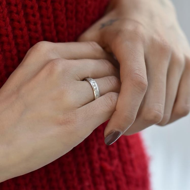 Zlaté tvarované prsteny s matným povrchem a diamanty Wynia 29349