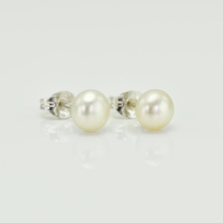 Stříbrné napichovací náušnice s perlou 15260