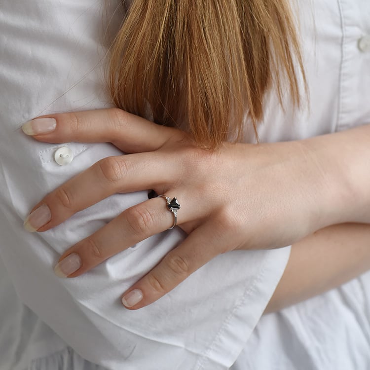 Zlatý prsten s diamantem 90252