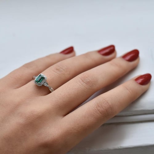 Elegantní smaragdový zlatý prsten s diamanty Enoh