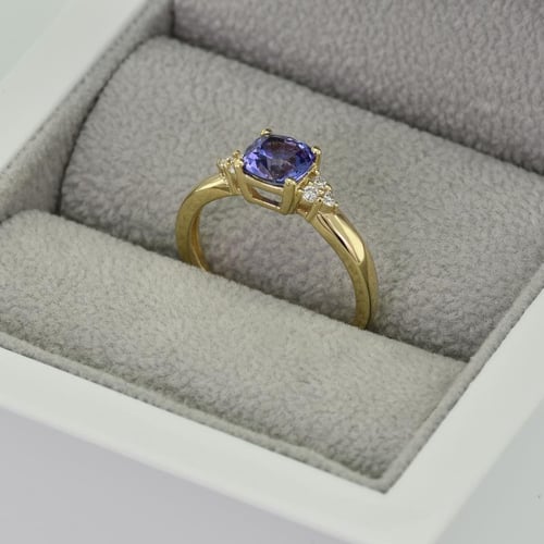 Zlatý prsten s tanzanitem a diamanty Essa
