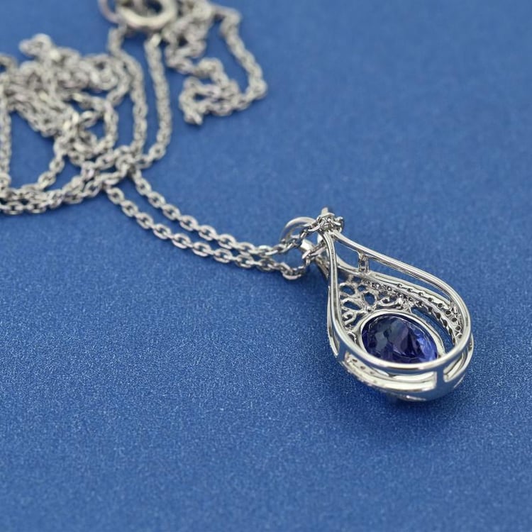 Náhrdelník s oválným tanzanitem 9882