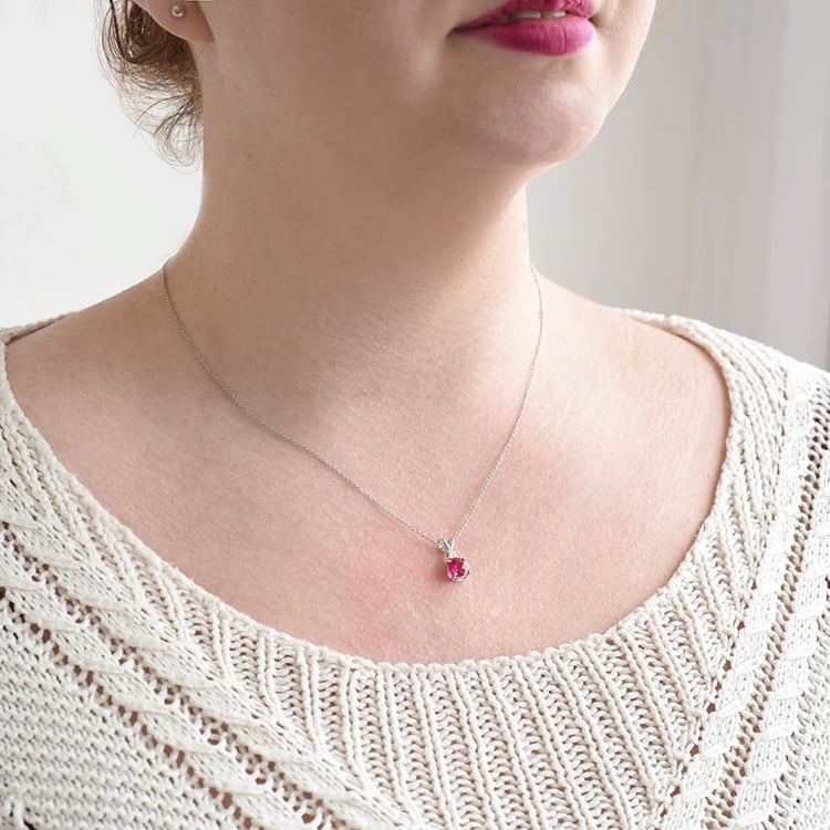 Rubínový náhrdelník s diamantem 94013