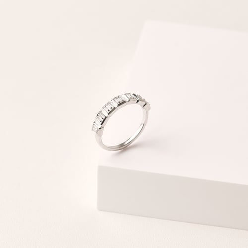 Half-eternity prsten ze zlata s lab-grown baguette diamanty Faheem