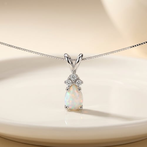 Zlatý přívěsek s bílým pear opálem a lab-grown diamanty Electrah