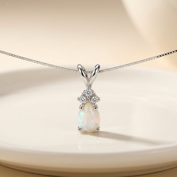Zlatý náhrdelník s bílým pear opálem a diamanty Lucina 170907