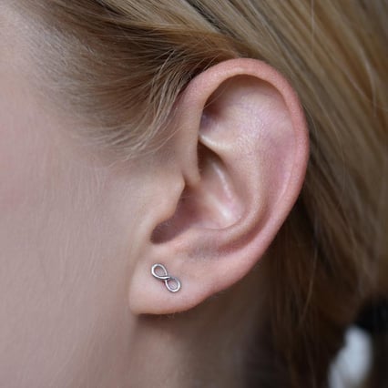 Stříbrné náušnice pecky Infinity