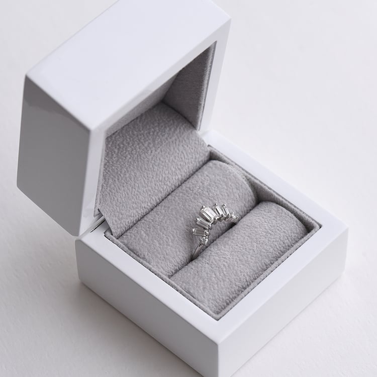 Zlatý prsten s moissanity 74494