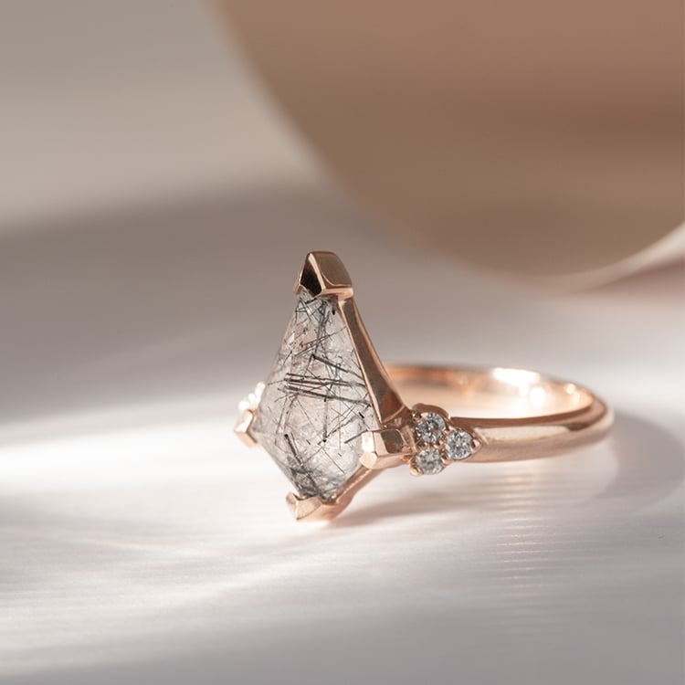 Jedinečný prsten s rutilovým křišťálem Kettil 120615