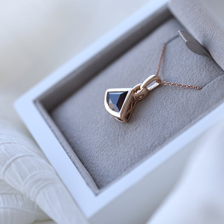 Přívěsek ze zlata s granátem Zaniah 61468