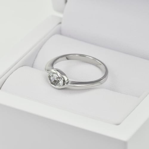 Zásnubní prsten s 0.35ct oval diamantem Joella