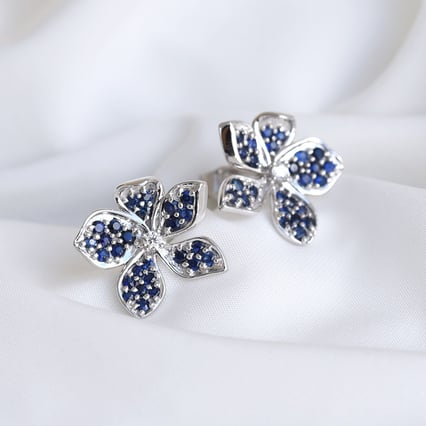 Květinové náušnice se safíry a diamanty Eavan