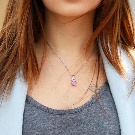 řívěsek ze stříbra s vytvořeným safírem 14320