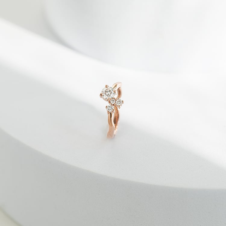 Stříbrný cluster prsten s moissanitem a lab-grown diamanty Roche 145537