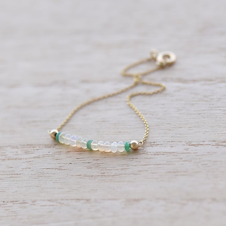 Zlatý náramek s opálovými korálky 61944