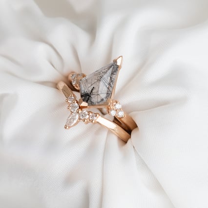 Jedinečný prsten s rutilovým křišťálem Kettil