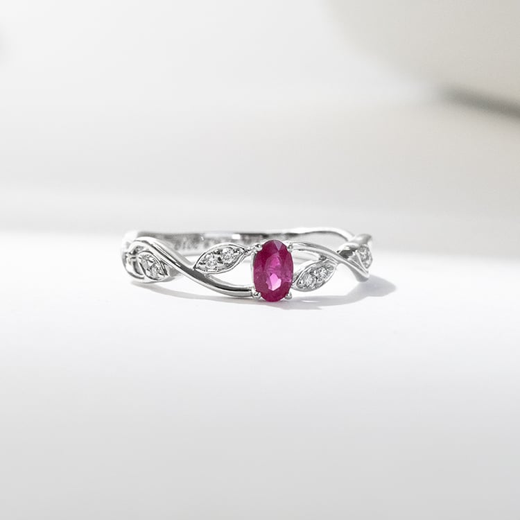 Zlatý prsten s rubínem a diamanty Ada 142404