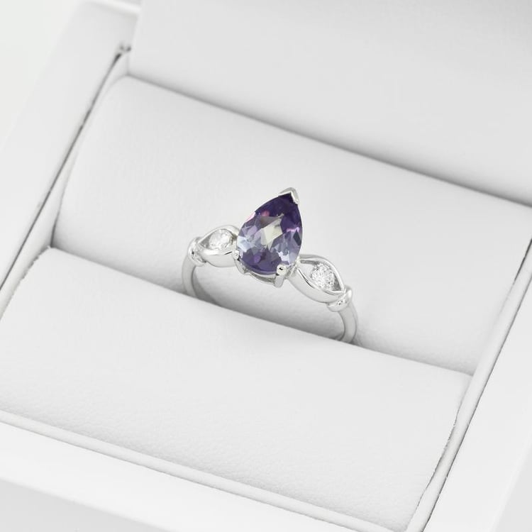 Prsten s pear alexandritem 32916