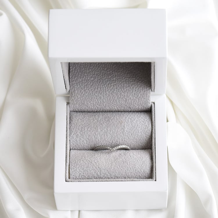 vykrojený prsten s diamanty z bílého zlata 84163