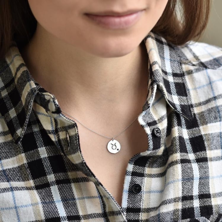 Stříbrný přívěsek se znamením a modrým safírem Býk 103426