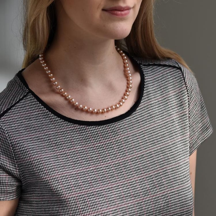 Stříbrný náhrdelník s levandulovými perlami 50827