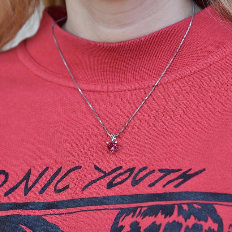 Přívěsek se srdcem z rubínu 28120