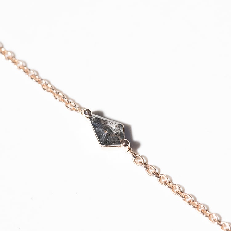 Náhrdelník s kite salt and pepper diamantem Ranka 126411