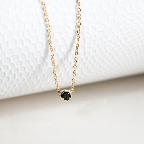 Stříbrný minimalistický náhrdelník s černým diamantem Glosie