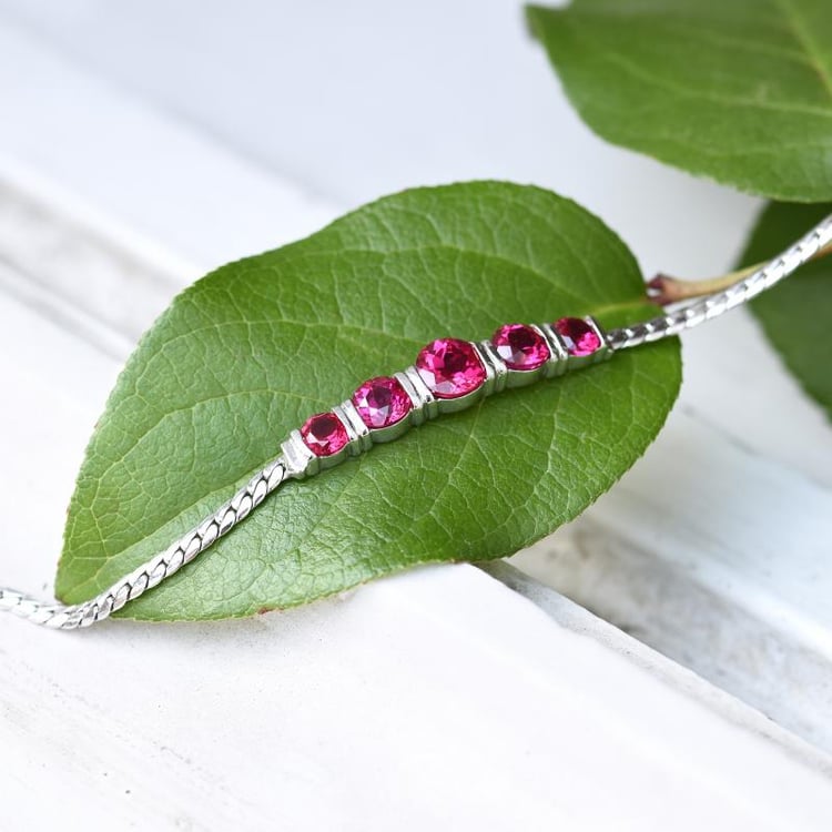Stříbrný rubínový náramek 39831