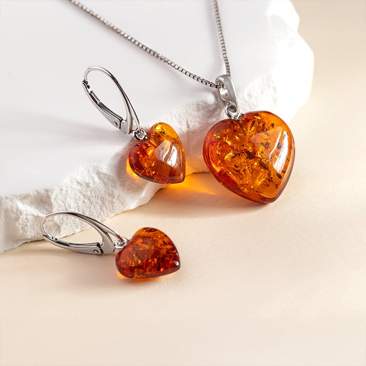 Stříbrné jantarové náušnice ve tvaru srdce Herta 150517