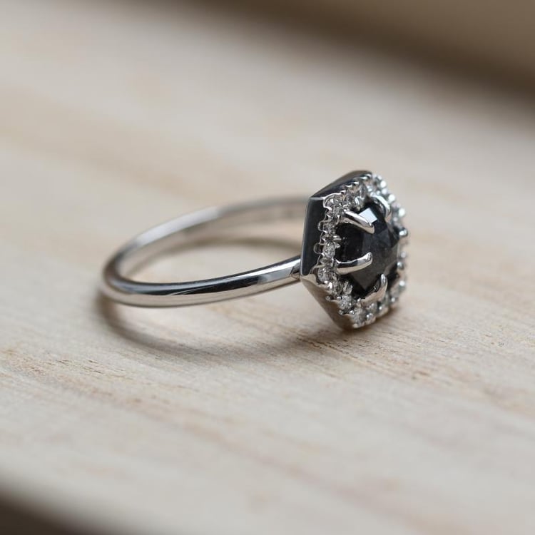 Prsten s diamantem 49690